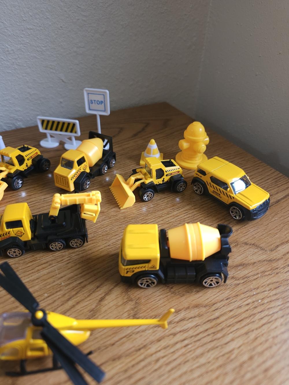 Construction Vehicle Lot Of 12 & Road Signs 2.5 Inch Diecast Plastic - Picture 11 of 13
